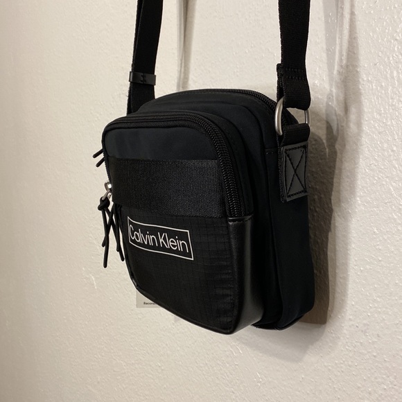 Calvin Klein Crossbody with Fully Adjustable Strap - Picture 3 of 7